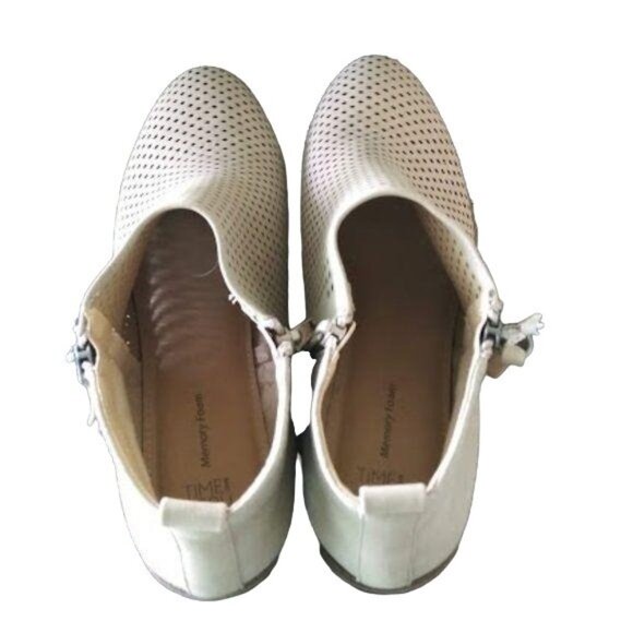 Time And Tru Beige Perforated Micro-Suede Side Zipper Ankle Booties Size 9 - Picture 6 of 9